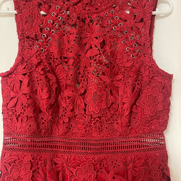 Woman dress. - Picture 2 of 4